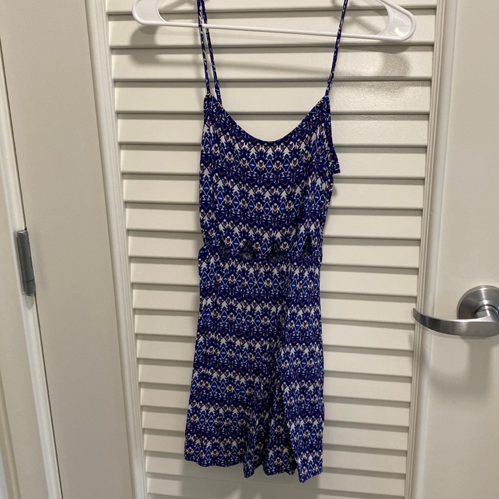 H&M dress triangle cut out mid section